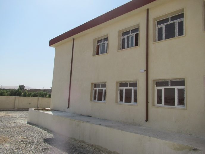 イラク・ニナワ県で空爆で壊れた村の中学校を再建しました！